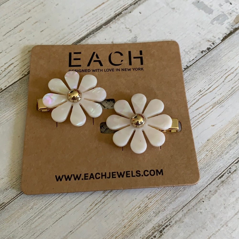 EACH Flower Hair Barrettes 🌺